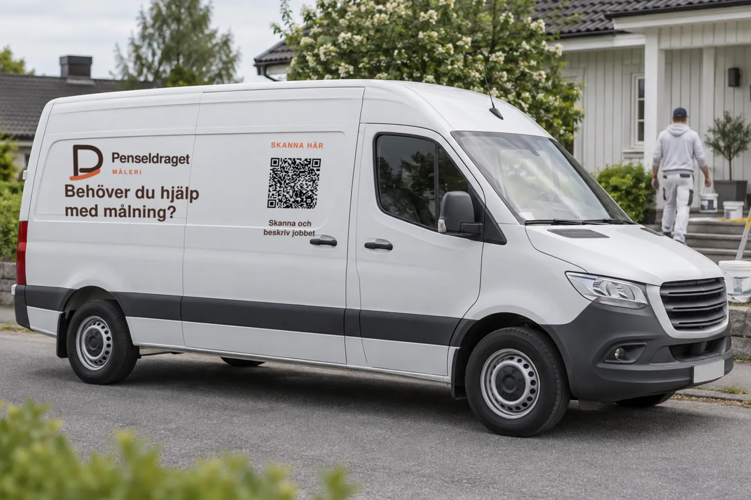 Firmabil med Penseldraget-logotyp och en skanningsbar QR-kod